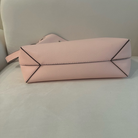 Guess Bucket Bag - Picture 4 of 8